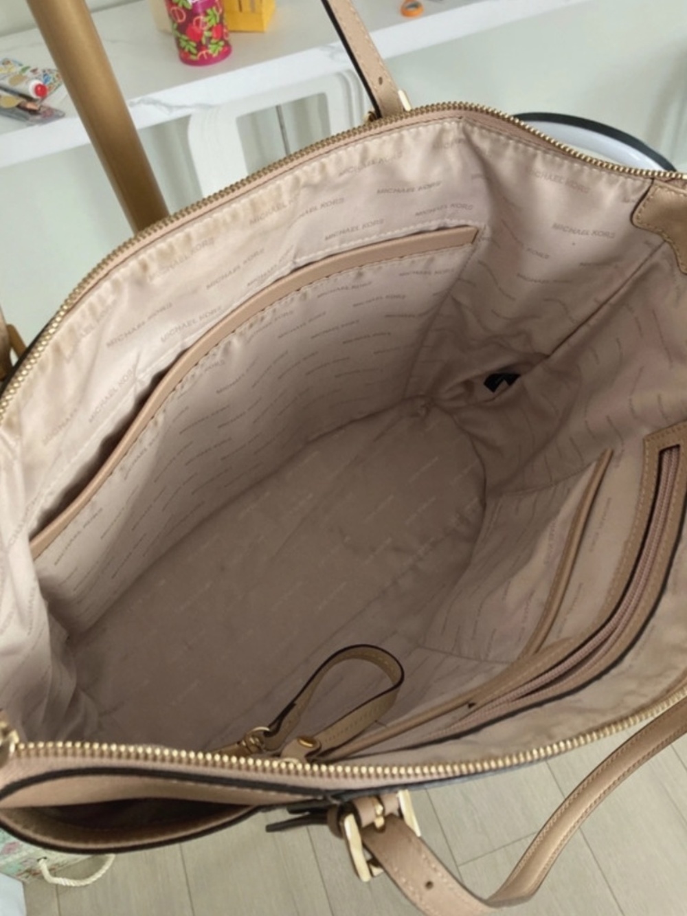 Preloved [100% Authentic] MK tote in Beige - Picture 5 of 6